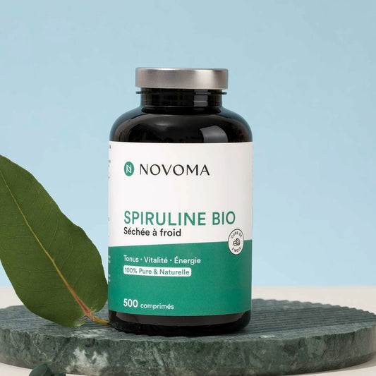 Novoma Spiruline Séchée à Froid Tonus Vitalité & Énergie Bio 500 Comprimés