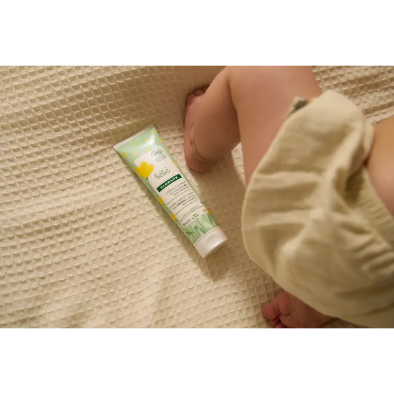 Klorane Crème Change Certifiée Bio au Calendula - Change Siège - Bébé 100 ml Attention : La vente de ce produit est limitée à l'Espace Economique Européen et à 6 produits identiques par jour et par client.